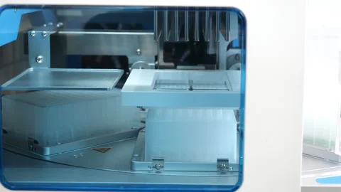 Automated nucleic acid extraction system for PCR analysis in laboratory. 動画素材 321578278
