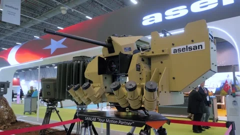 Automatic Aselsan remote weapon station on display at the military trade show Vidéo 320897964