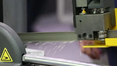 Automatic band saw 库存影片 90749665