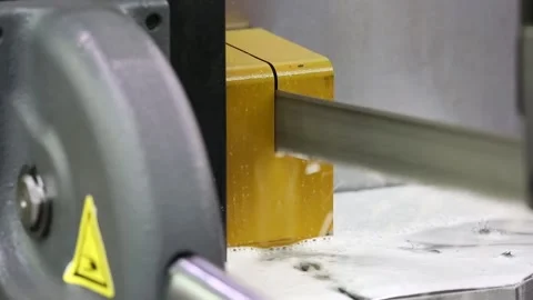 Automatic band saw 库存影片 90750050