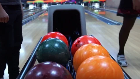 Automatic with bowling balls. Video stock 70163505