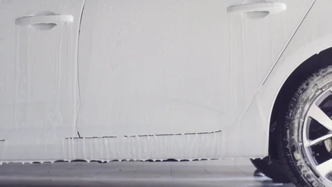 Automatic car wash. Foam drips from the car. 4k 스톡 동영상 89092717