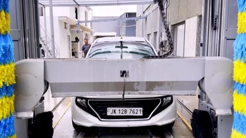 Automatic Car Wash Machine Cleaning Vehicle 動画素材 336176811