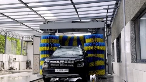 Automatic Car Wash Machine Cleaning Vehicle Stockbeeldmateriaal 336177039