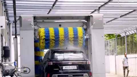 Automatic Car Wash Machine Cleaning Vehicle Vídeo Stock 336177076
