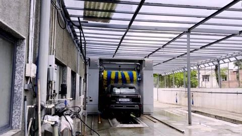Automatic Car Wash Machine Cleaning Vehicle Stockbeeldmateriaal 336177148
