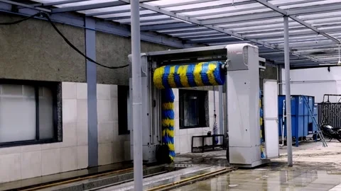 Automatic Car Wash Machine Cleaning Vehicle Stockbeeldmateriaal 336177273