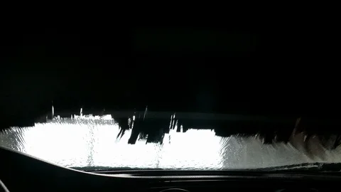Automatic car wash seen from inside of a vehicle 動画素材 96195255