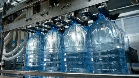 Automatic conveyor line of bottling distilled technical liquid, covering caps. Video stock 119626915
