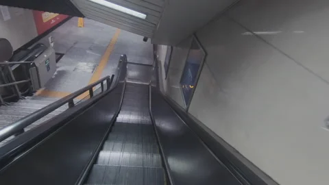 The automatic elevator of Chongqing subway station 스톡 동영상 145938881