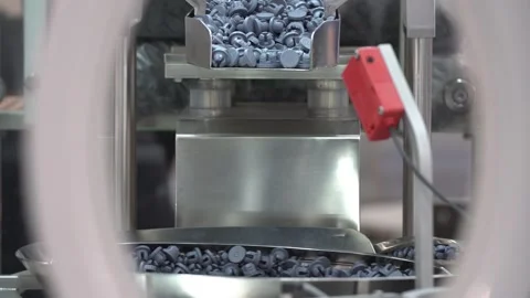 Automatic filling and sealing machine for glass ampoules 库存影片 99083776