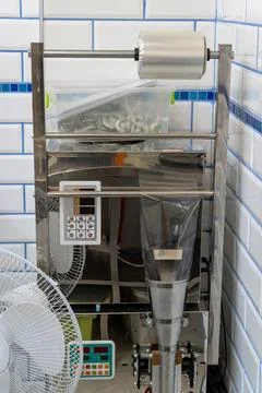 Automatic Form Fill Seal Packaging Machine in Commercial Kitchen Fotos Stock