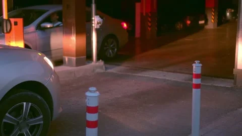 Automatic highway in front of parking lot. the barrier opens, car passes Vidéo 161084458