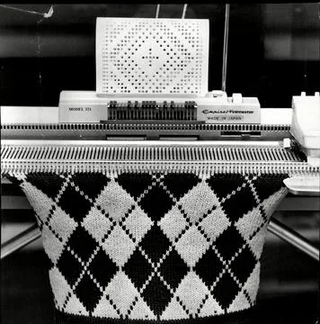 An Automatic Knitting Machine A Knitmaster 321 Operated By Punch-card Fotos de archivo