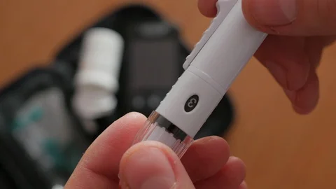 Automatic lancing device, lancet, glucose, regulation power pricking Stock Footage 102133665