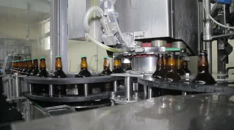 Automatic line for bottling beer at the Brewery Vídeo Stock 49386651