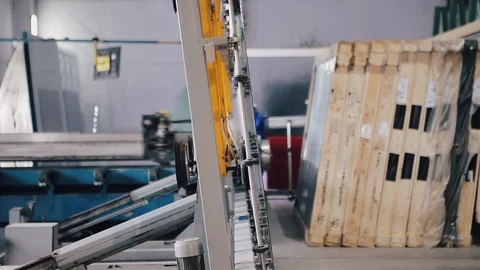 Automatic line in Factory for UPVC windows and doors production. Vídeo Stock 129384054