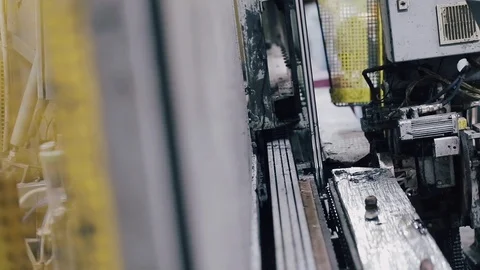 Automatic line in Factory for UPVC windows and doors production. Vidéo 129384533