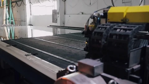 Automatic line in Factory for UPVC windows and doors production. Vidéo 129384590