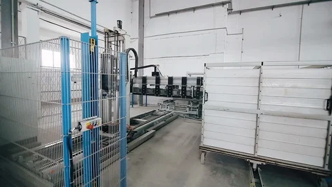 Automatic line machine in Factory for UPVC windows and doors production 库存影片 129365802