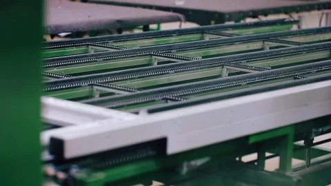 Automatic line machine in Factory for UPVC windows and doors production. Vídeo Stock 129386177