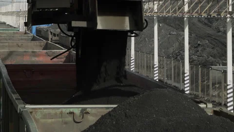 Automatic loading of coal into railway wagons. During loading, train slowly Video stock 205255019
