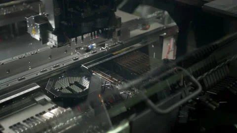 Automatic machine for assembling and installing SMD components Vidéo 153108871