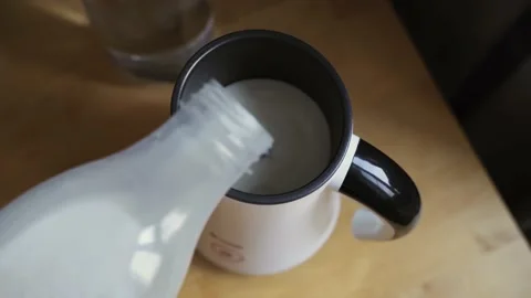 Automatic making a perfect milk foam for coffee. Small bubbles and creamy look 動画素材 164658399