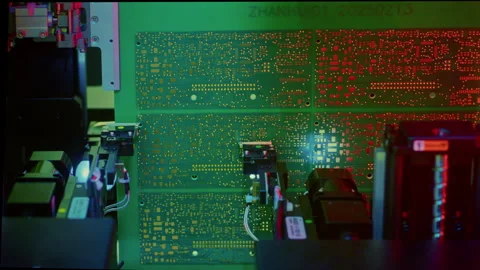 Automatic mechanical check of electronic board. Welding installation of 库存影片 333373025
