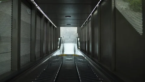Automatic Mechanical Indoor Escalator of a large skyscraper in business district Video stock 119360712