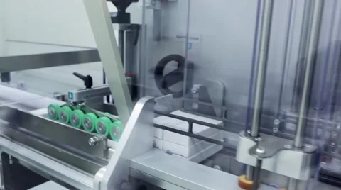 Automatic medicine packaging at a pharmaceutical factory Vidéo 47908034