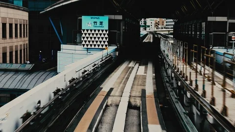Automatic Monorail Yurikamome run around Odaiba area , Japan 库存影片 121543385