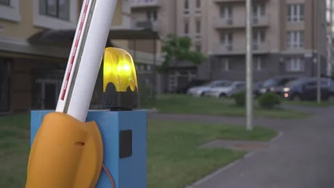 Automatic parking barrier open enter private area,blinking lamp parking barrier. Vidéo 135278373