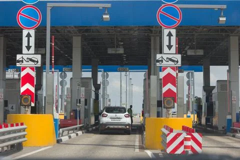 Automatic point of payment on the toll road. Russian highway number M4. 库存照片