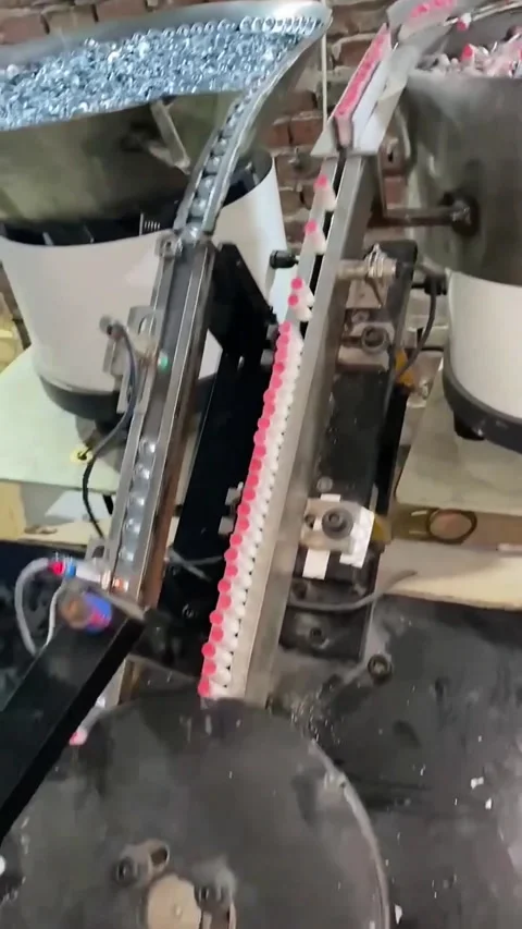 Automatic press rivet cap process 스톡 동영상 270253056