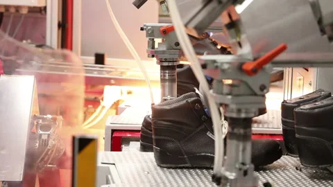 Automatic Shoe making machine close-up Stockbeeldmateriaal 125896851