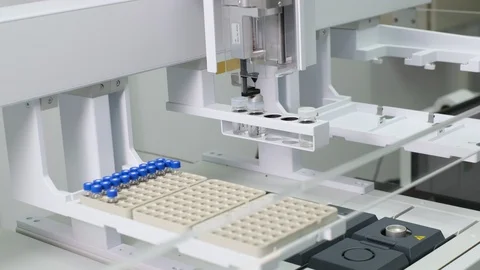 Automatic system to clean the syringe by using solvent 動画素材 129828038