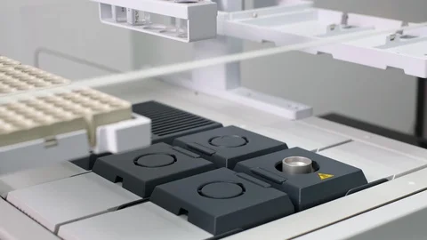 Automatic system to clean the syringe by using solvent Video stock 129828954