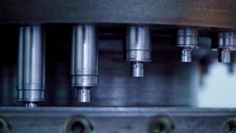 AUTOMATIC TABLET PRESS MACHINE slowmotion Video stock 156047434