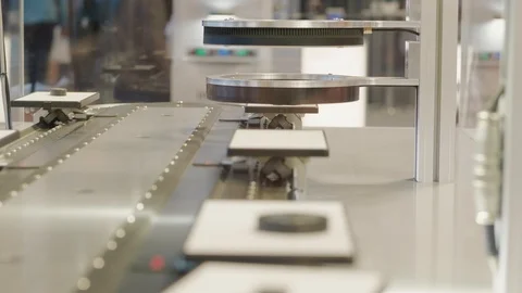 Automatic test set with lens scanning details on conveyor Video stock 105598961