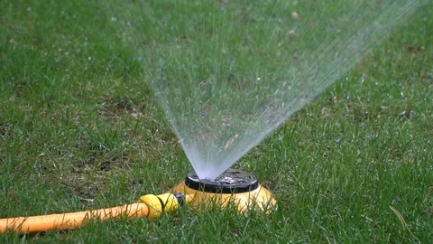 Automatic watering system on green grass Video stock 93693283