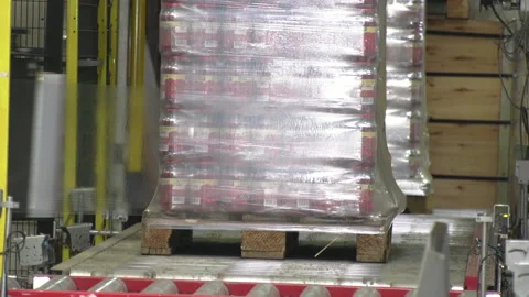 Automatic wrapper cuts off end stretch film Stock Footage 162561978