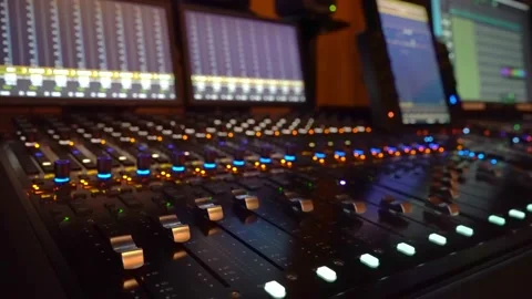 Automatically moving knobs on a sound mixing panel Video stock 195410381