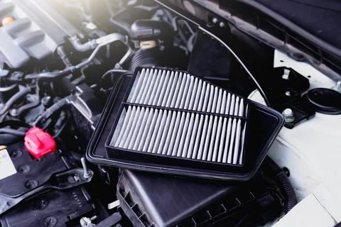 Automobile air filter of the engine intake system on the car air filter box Fotos de archivo