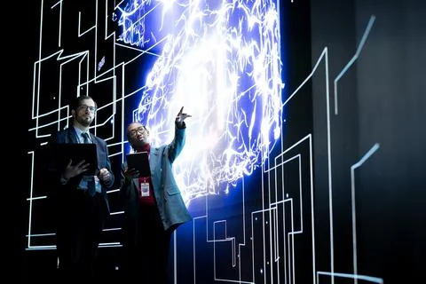 Autonomous AI agent writing complex code under engineering team supervision Foto stock