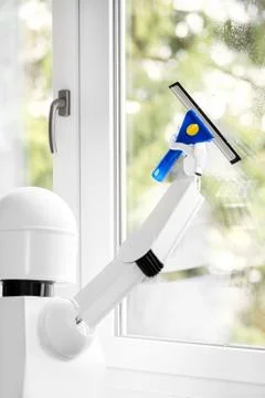 A autonomous robot is washing a window 库存照片