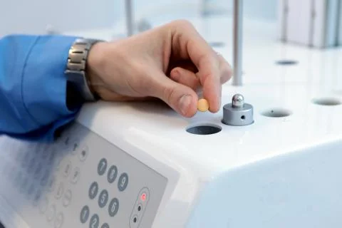 Autonomous solubility tester. Imitation dissolution of the table Stock Photos