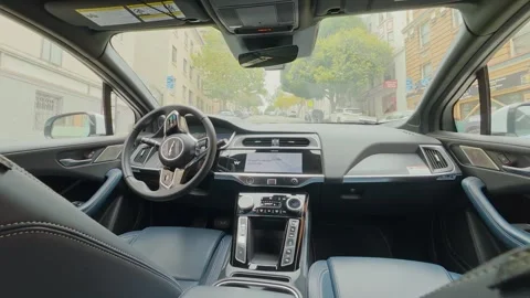 Autonomous Waymo vehicle navigates San Francisco Chinatown street Video stock 342337422