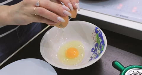 Autopsy of the egg cooking Video stock 144666483