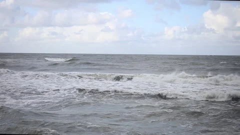 Autumn baltic sea at cloudy day. Vídeos de archivo 143001353